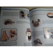 Collecting Costume Jewelry 101, Paperback – 2004 
